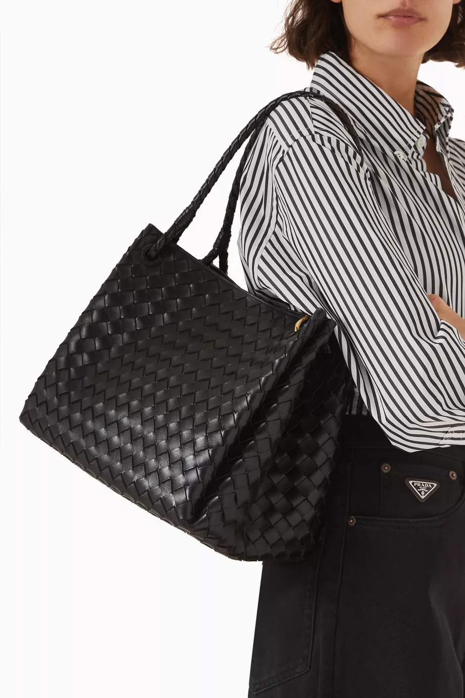 【関税&送料込】Bottega Veneta Black Parachute Buy Bottega Veneta Black Large Parachute Bag in Intrecciato