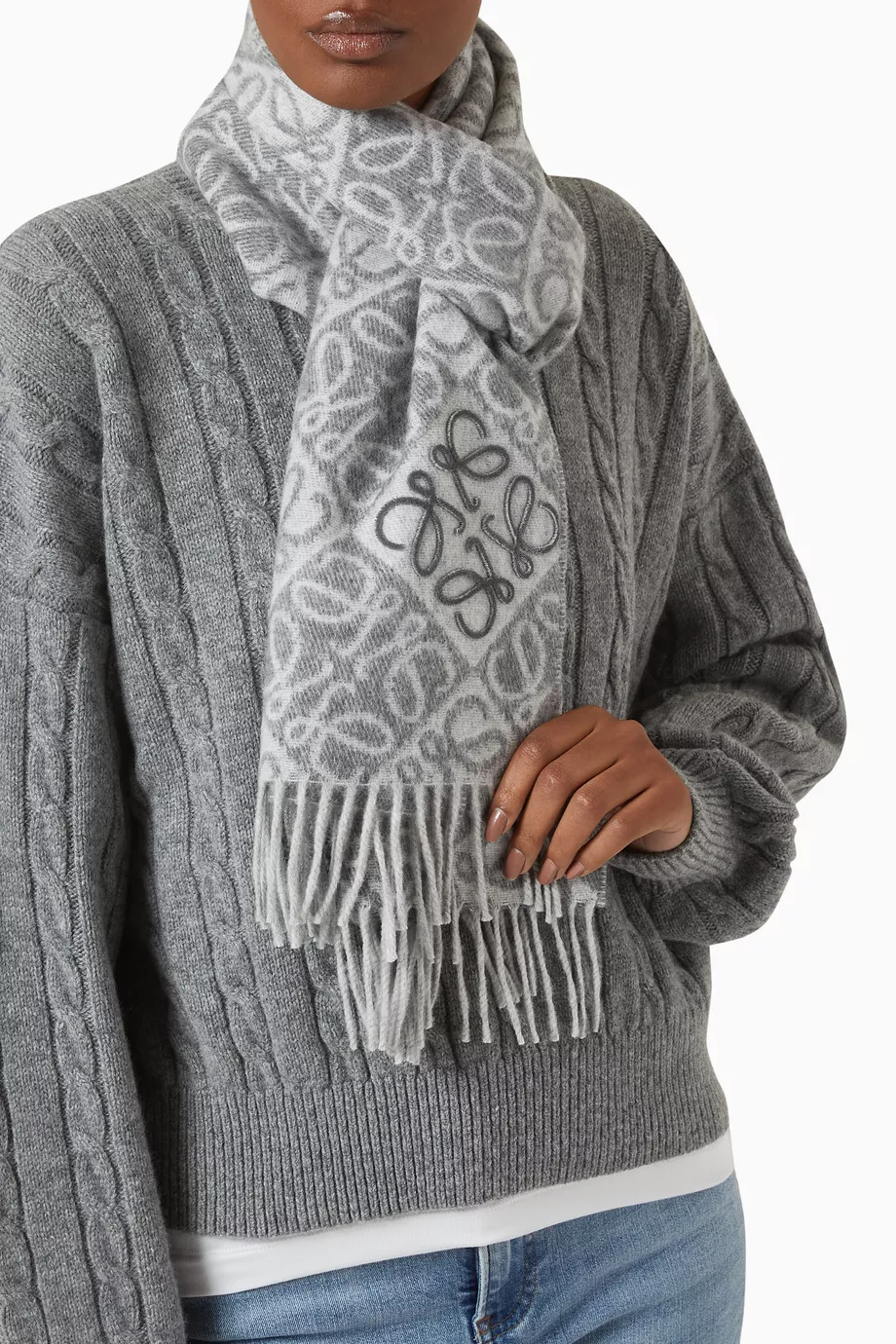 【国内発送】Anagram scarf in cashmere Anagram wool and cashmere scarf in beige - Loewe | Mytheresa