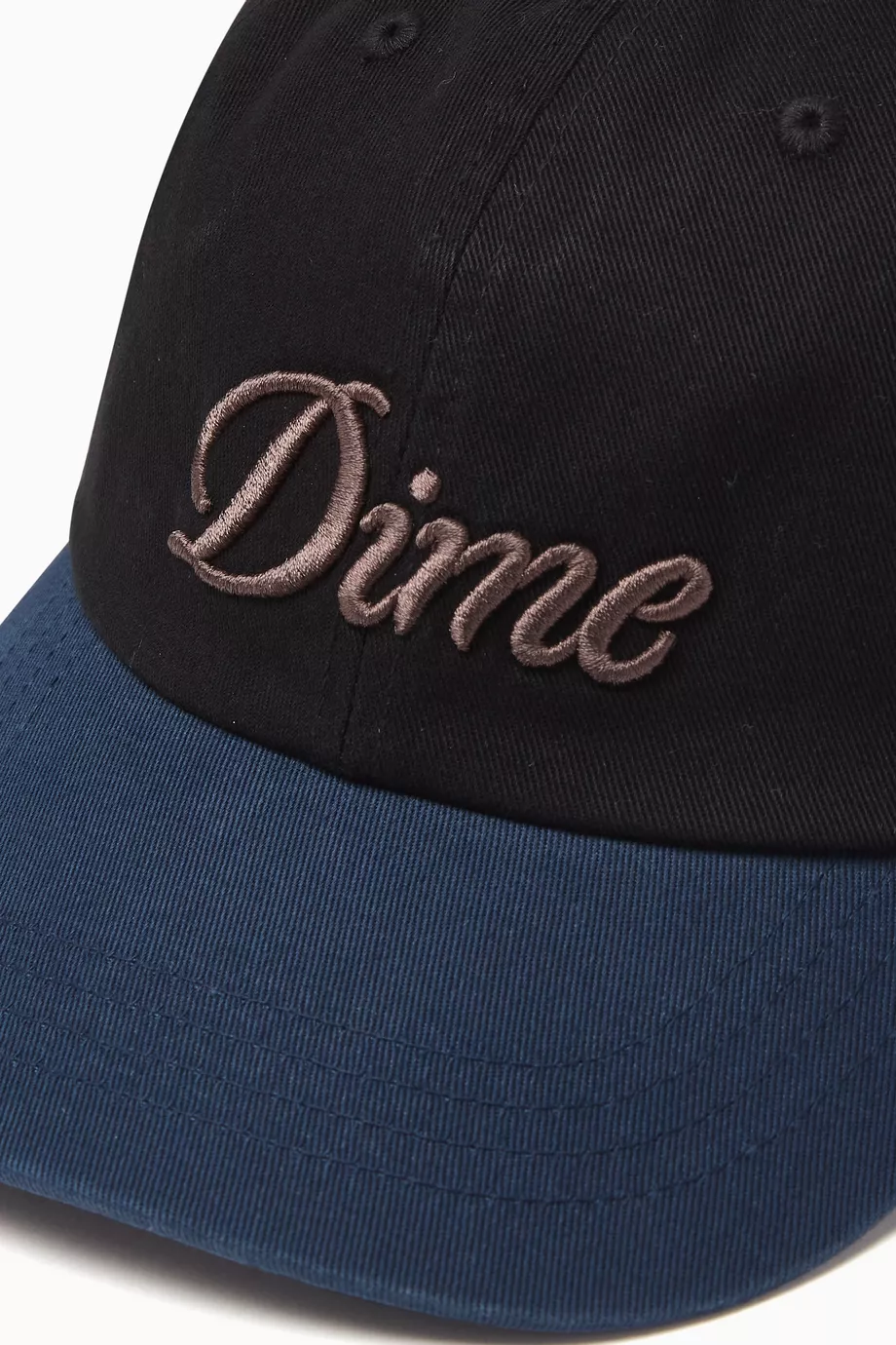 Dime ロゴ刺繍 キャップ ネイビー/ブラック ネイビー（紺）系 Dime(ダイム) 帽子(メンズ) - 海外通販のBUYMA