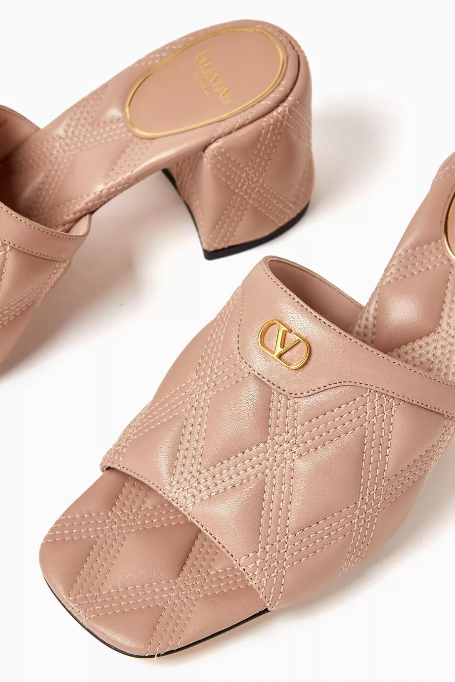 VIP【送料関税込】VALENTINO GARAVANI QUILTIE 67 SANDALS Valentino Garavani Quiltie 67 Quilted Nappa Leather 20MM