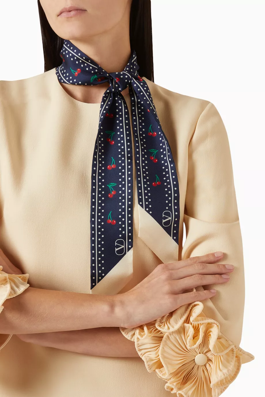 スカーフ Valentino Garavani Cherryfic Bandeaux scarf Valentino Garavani Cherryfic Bandeaux scarf in silk | TheDoubleF