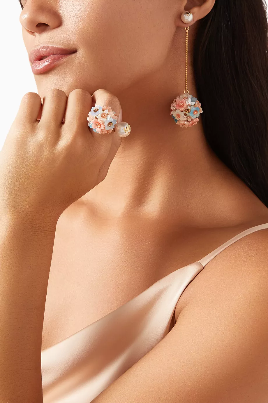 JIMMY CHOO 国内買付 Daisy Pearl Drops ゴールド パール ピアス レディース ピアス & イヤリング | ドロップ、スタッド、フープ